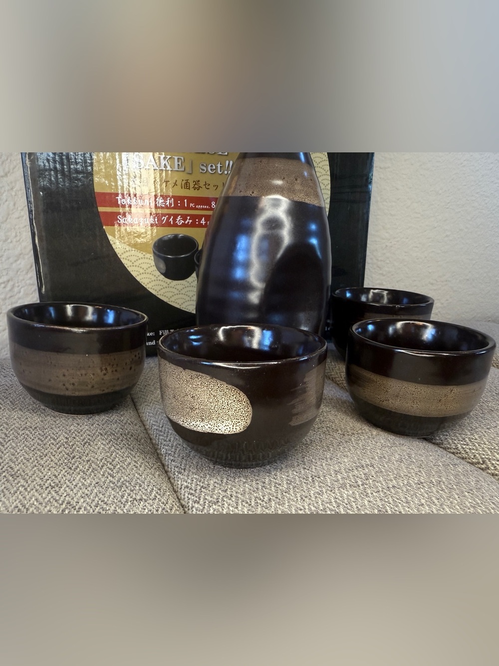 Japanese Sake Set with Tokkuri and Four Sakaguki Cups - Black and Brown - Picture 5 of 16
